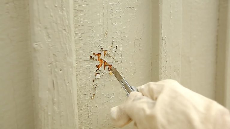 Afrensning af gammel og løstsiddende maling